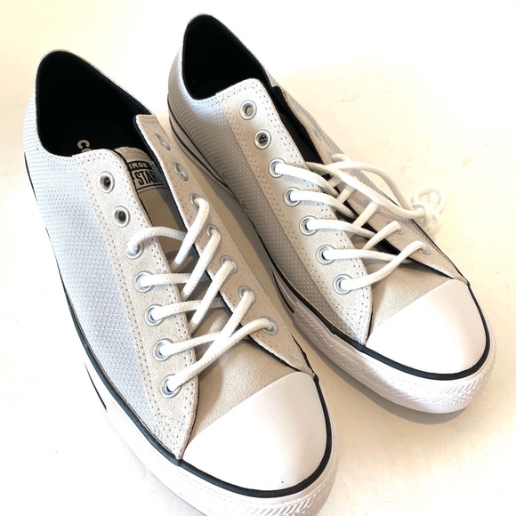 CONVERSE Chuck Taylor All Stars Sneakers NIB - Picture 9 of 10